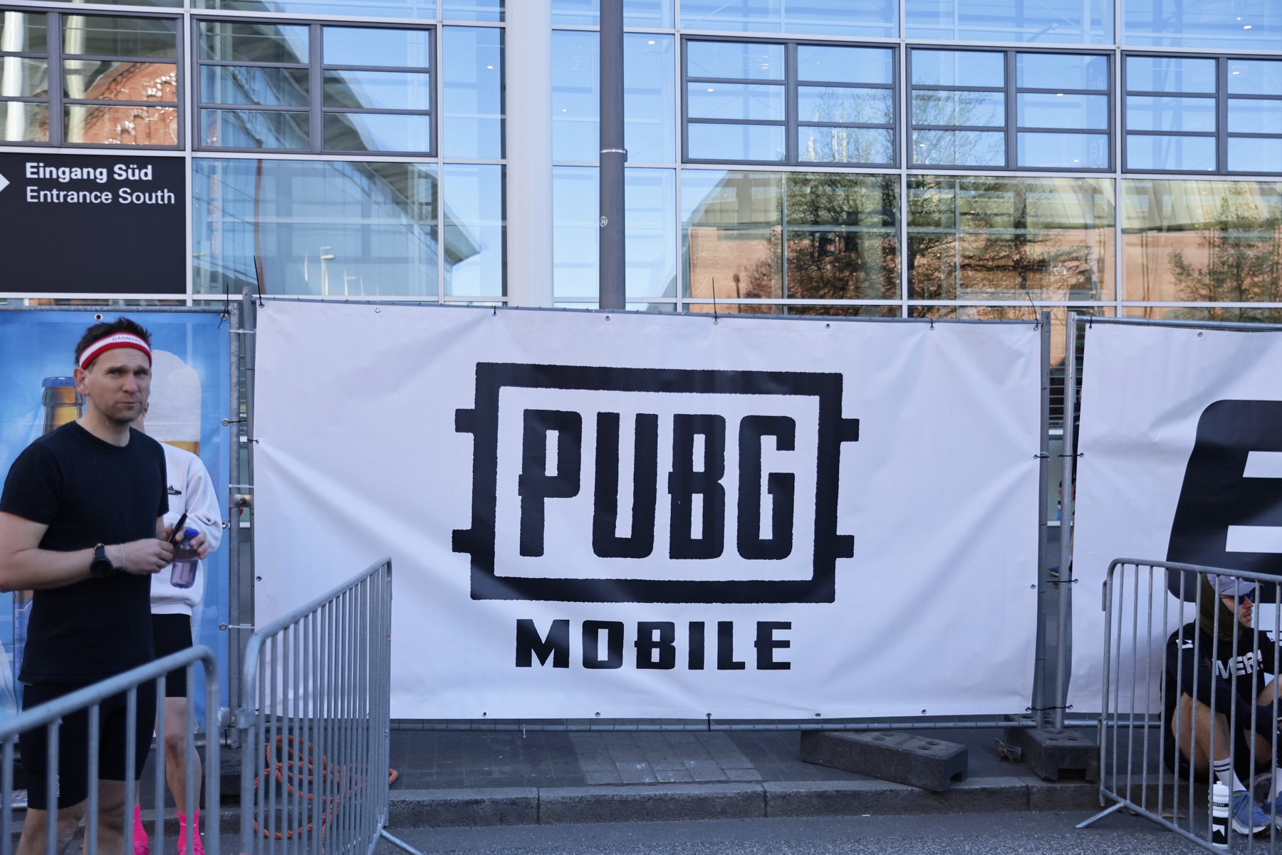 赛事现场的 PUBG MOBILE 品牌物料